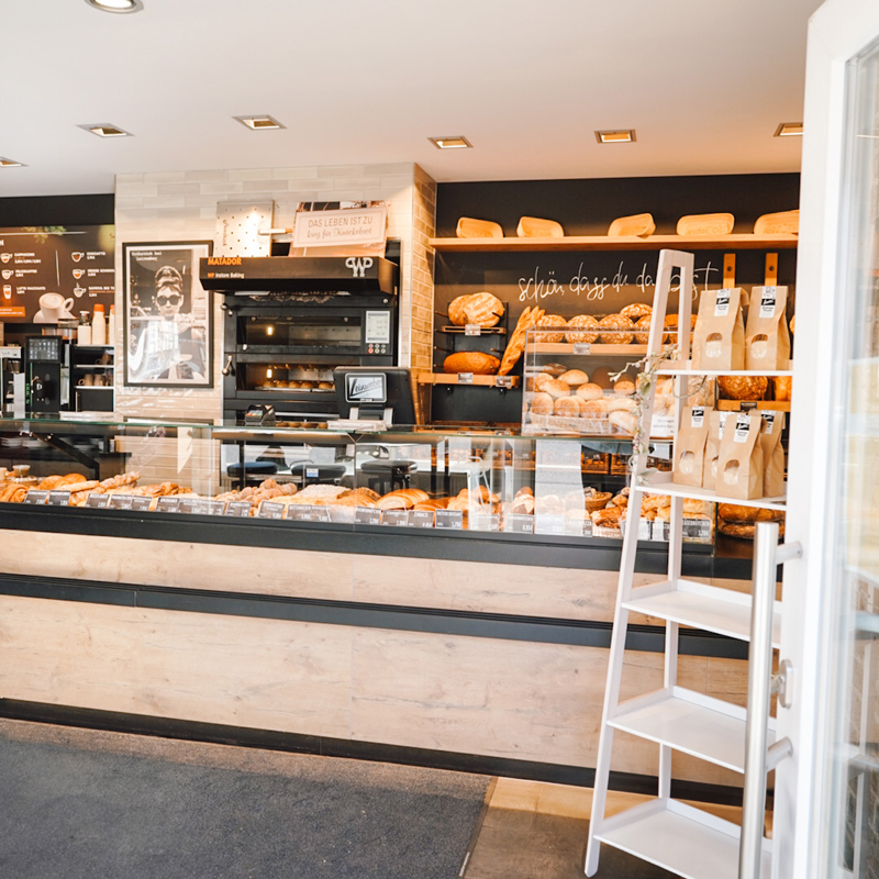 Innenansicht mit Theke der Leinweber Filiale in Buchenau